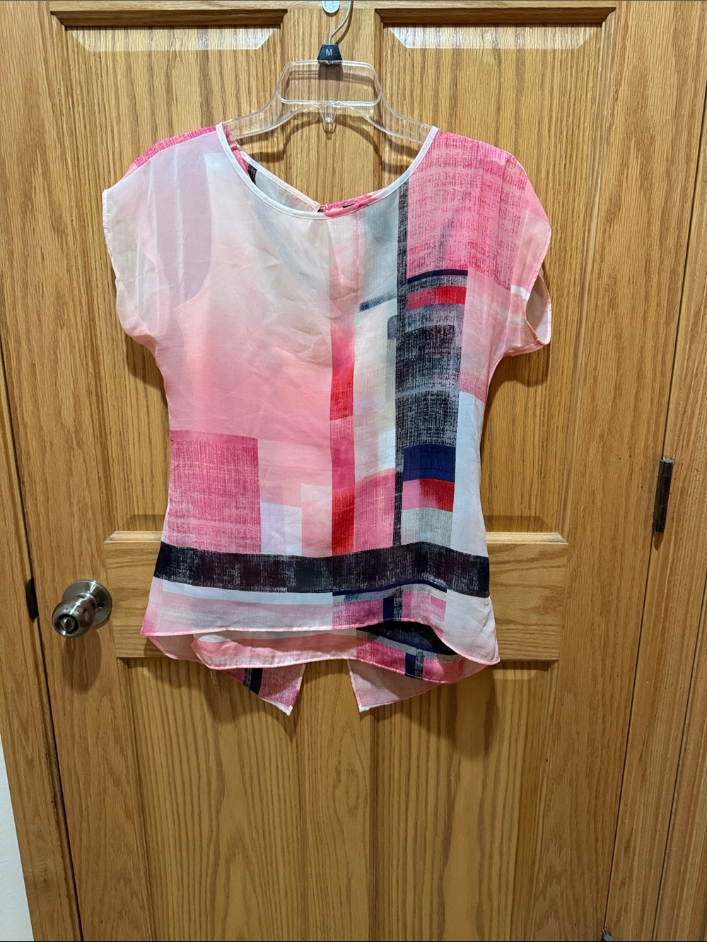Women’s Pink Geo-Print V-Neck two-pierce top
